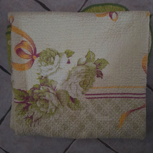 Double quilt like new, green with patterns, 210x220 cm