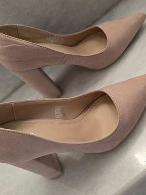 Migato nude pink pumps with pointed toe and high heel like new