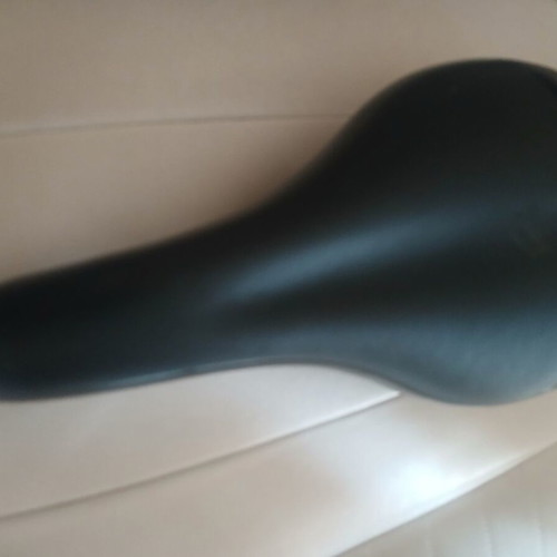 Carrera bicycle saddle like new with integrated rail clamp black