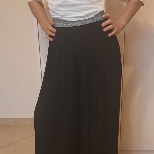 Pleated pants black like new with silver band at waist size M