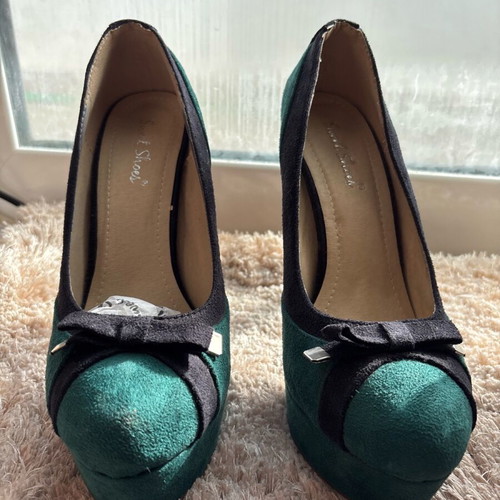 Suede evening pumps like new, size 38, black and cypress