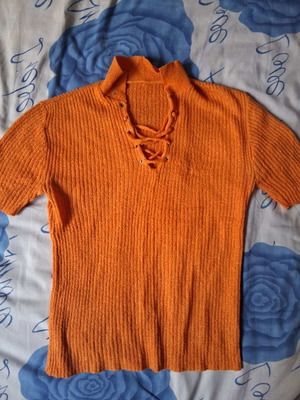 Knitted blouse size M like new, orange