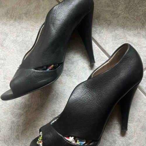 Zara leather high heels like new, size 38, black