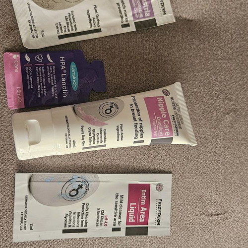 Set of samples and cream for breastfeeding new