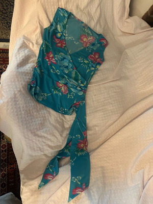 Oasis top like new, size 8, multicolor