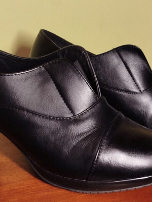 Black boots used, size 40, synthetic leather