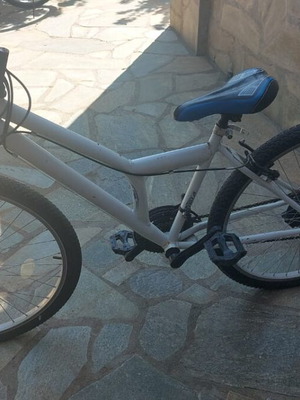 Mountain bike used, 26 inch white with gears