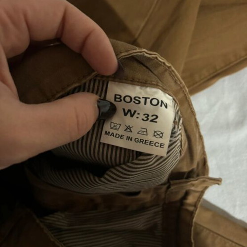 Boston teenage pants like new, size 32 for boys