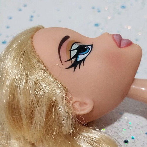 Bratz dolls used, lot of 4 with flaws for OOAK