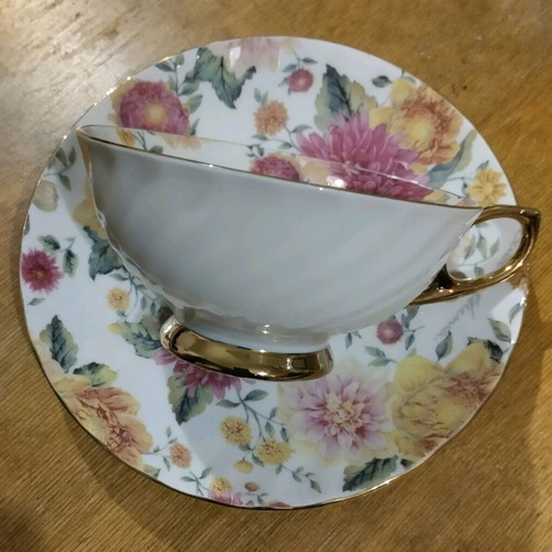 Floral tea cup like new