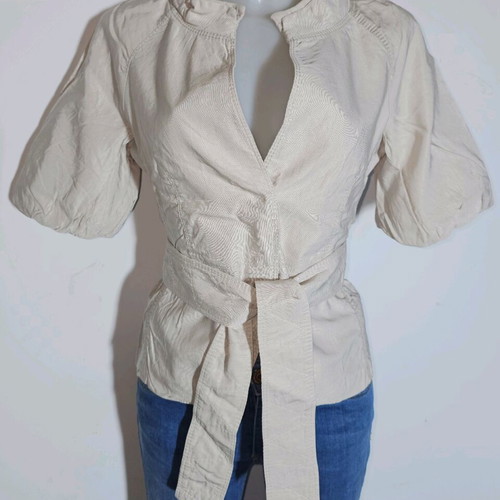 Zara jacket with flattering cut and belt like new, beige