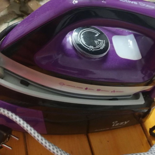 Izzy Active Steam iron