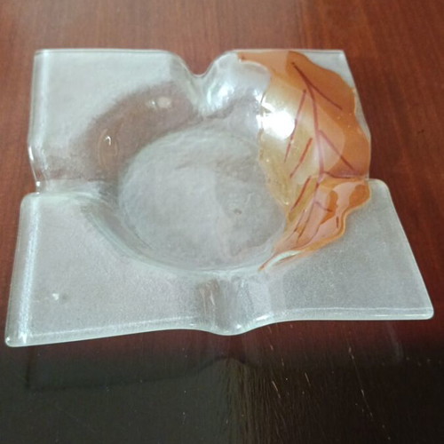 Glass ashtray with leaf design like new