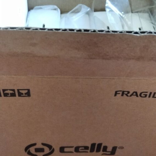 Celly mobile phone cases size L and Vivid screen protectors set new