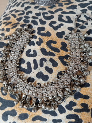 Necklace silver color like new