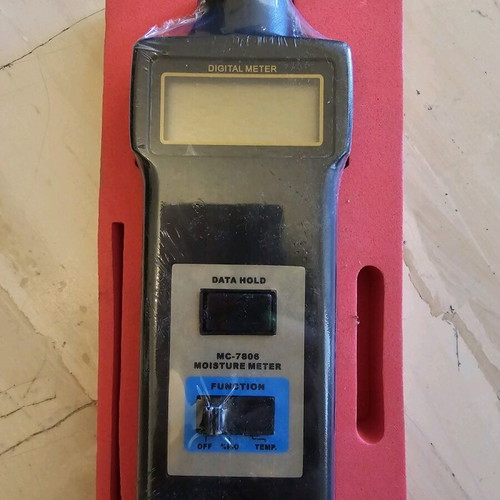 Tachometer new, charger missing
