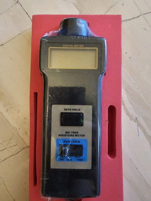 Tachometer new, charger missing