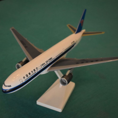 China Southern B777-200 Model Plane Scale 1/200 Brand New