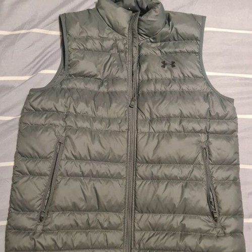 Under Armour Sleeveless Puffer Vest like new, gray, size L