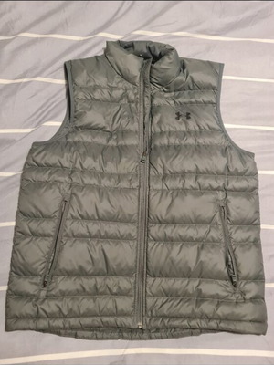 Under Armour Sleeveless Puffer Vest like new, gray, size L