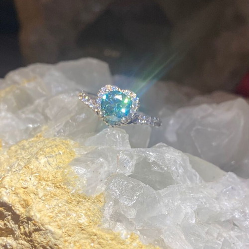 Silver ring with heart-shaped moissanite, size 16mm