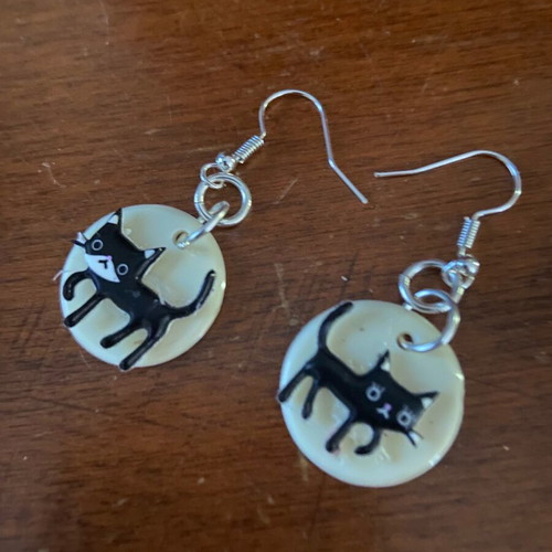 Cat earrings new made of lightweight plastic material