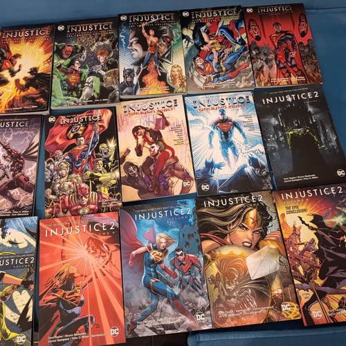 Complete collection of 15 volumes of Injustice DC comics in English in excellent condition