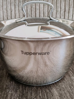 Tupperware Mirage pot 2.5 liters like new