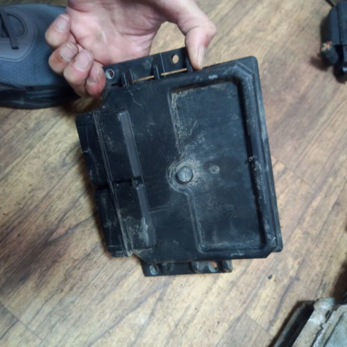 Engine computer ECU Renault Kangoo used, model 7700111549 R0401003