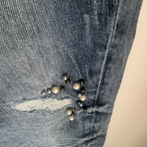 Cropped Guess jeans with decorative beads like new, size 25
