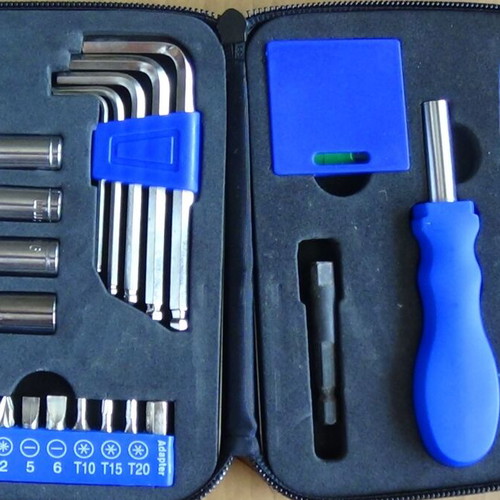 Tool set 25 pieces like new in practical case