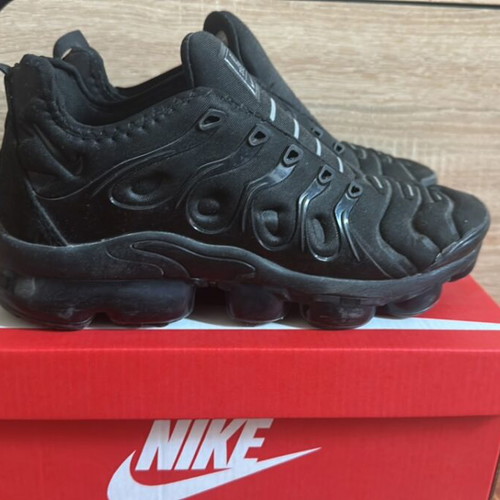 Nike Vapor Max Plus sneakers used, size 41, black, with box and laces