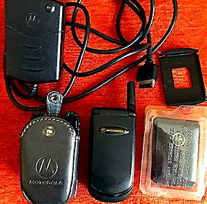 Σπάνιο Κινητό MOTOROLA V50 Vintage Mobile phone, made in UK, βάρος 83g, 83 x 44 x 25 mm, GSM + 2 Αυθεντικές μπαταρίες MOTOROLA Li-Ion HC 1200 mAh, Standard 600 mAh+δερμάτινη θήκη MOTOROLA +Φορτιστής.