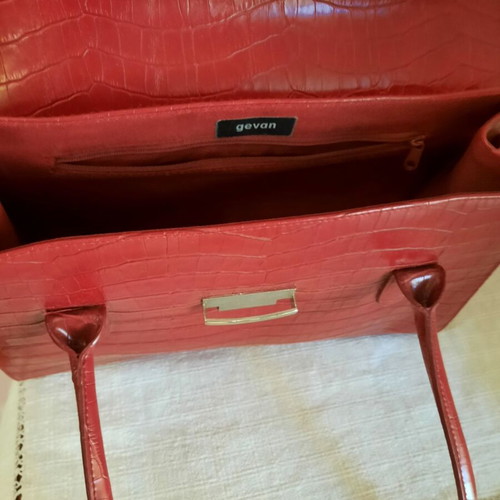Gevan red women's handbag used in very good condition