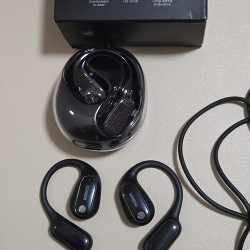 Miniso Wireless Earbud MS190 open-ear design with AI translation