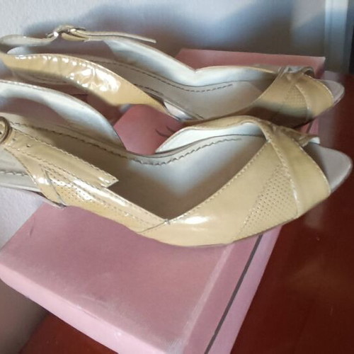 Esthissis sandals used, handmade no 39, beige patent leather