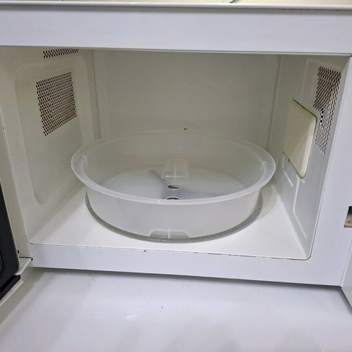 Panasonic microwave oven 20 liters 1200W like new