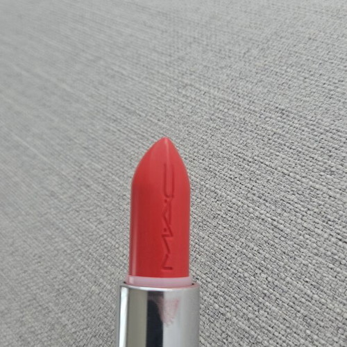 MAC Lipstick nr 565 Gummy Bare like new