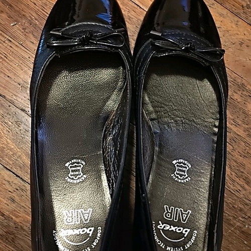 Boxer leather pumps with patent details, 4.5 cm heel, size 39 like new