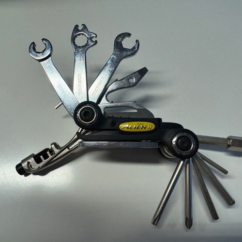 Topeak ALiEN II multitool like new with 31 functions and carrying case