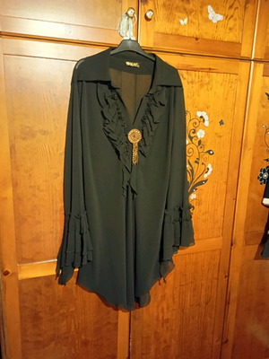 Tunic black Mat Fashion like new, size 4, long with ruffles