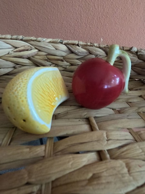 Σετ 2 Vintage δοχεία για αλάτι και πιπέρι (λεμόνι και μήλο) καινούργιο