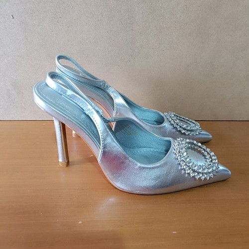 Silver pumps like new size 36 with buckle and thin heel