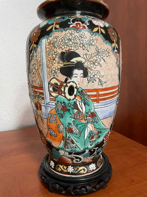 Chinese porcelain vase new on wooden base