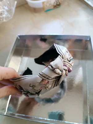 Hairband like new with embossed floral embroidered design