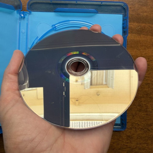 Slumdog Millionaire Blu-ray like new with English subtitles