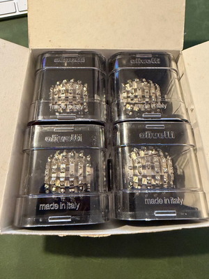 Olivetti Lexikon 90 σετ 4 αυθεντικών typing elements με ελληνικούς χαρακτήρες, καινούργιο