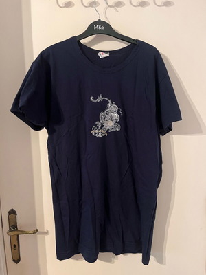 Long T Shirt like new, black, one size