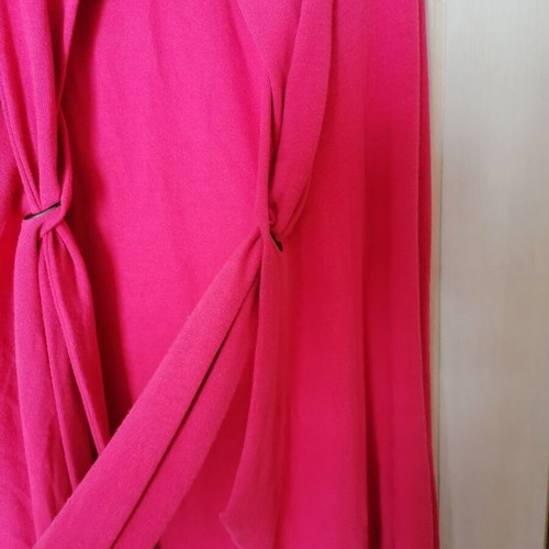 Cardigan new coral color with unique design and button fastening