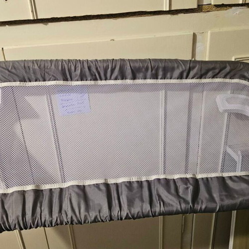 Safety 1st Bed Rail like new, mesh material, portable